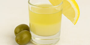 올리브레몬샷 부작용, 위장 문제와 피부 손상 가능성에 대한 정보 제공.